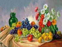 Букет хризантем, виноград, яблоки и груши