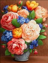 Серая ваза с букетом роз