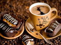 Эклеры в шоколаде и кофе