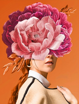 Портрет изящной леди с цветком на голове