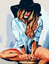 Красивая девушка в шляпе