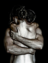 Крепкие объятия любви