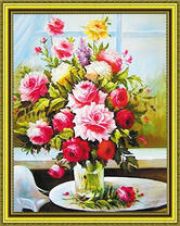 Большой букет роз у окна