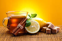 Чай с корицей, лимоном и сахаром