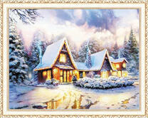 Вечер у зимних домиков в лесу