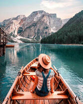 Прогулка на лодке по озеру