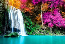 Красивый водопад в сказочном месте