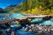 Мостик через горную реку