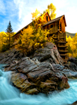 Деревянный домик на камне