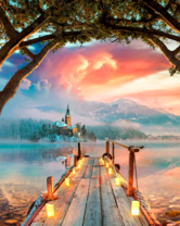 Сказочное место у озера с видом на горы