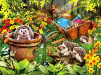 Семейство ежей в цветущем саду