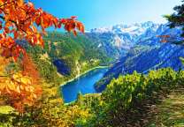 Вид с горы на чистое озеро