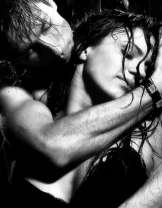 Влюблённая пара после душа