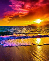 Разноцветный закат у моря