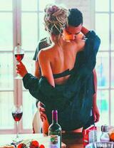 Страстная пара с вином