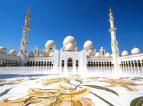 Мечеть шейха Зайда в Абу-Даби под чистым небом