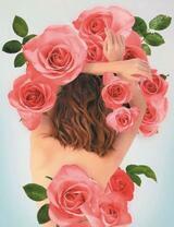 Обнаженная девушка среди роз