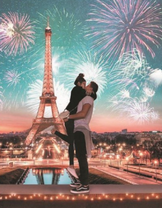 Страстный поцелуй на фоне Эйфелевой башне