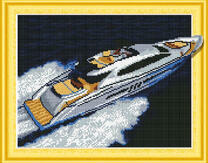 Катер в море