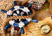 Штурвал, сети и компас