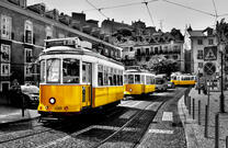 Желтые трамваи в старом городе