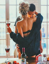 Страстный поцелуй и вино