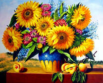 Букет подсолнухов и сине-желтой вазе