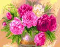 Маленькая вазочка с милым букетом пионов