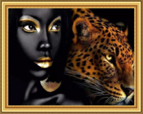 Девушка с золотым макияжем и ягуар