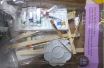 Детский набор для творчества 27 предметов уценка: мольберт, краски, кисти, палитра, холсты. С раскрасками и памяткой цветов