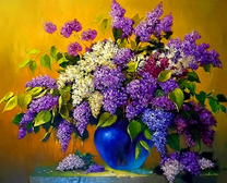 Огромный букет сирени в синей вазе