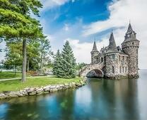 Замок на озере