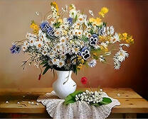 Пышный букет из ромашек, анютиных глазок и других цветов