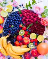 Фруктово-ягодный натюрморт с цветами