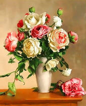 Пухлые розы в вазе