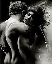 Обнаженные объятия