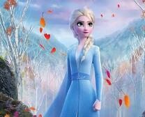 Эльза в осеннем лесу