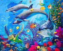 Стая дельфинов у подводных рифов