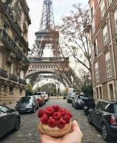 Пирожное с малиной в Париже