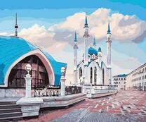 Мечеть Кул Шариф на фоне облаков и голубого неба