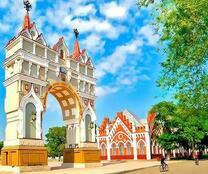 Триумфальная арка в летнем Благовещенске