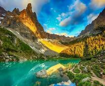 Озеро в горном ущелье