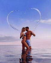 Влюбленные с шампанским в море