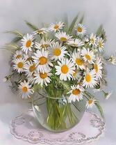 Полевые ромашки и колоски в прозрачной вазе