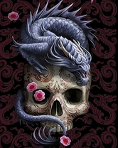 Дракон на черепе с цветами