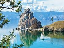 Горное озеро со скалой