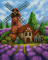 Старая мельница и цветущая лаванда