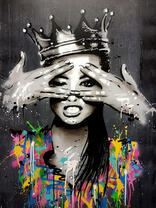 Девушка в короне