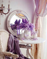 Букет сирени бокал у зеркала