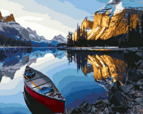 Лодка на озере неимоверной красоты